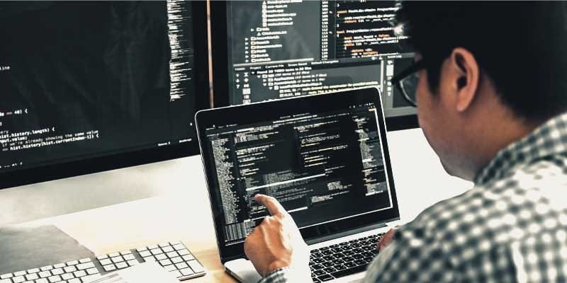 Desenvolvimento de programas, design de sites e tecnologias de codificação.